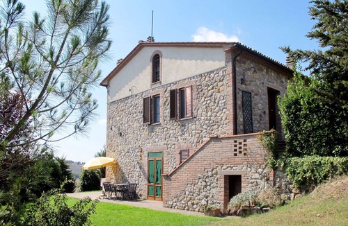 Lajatico Villa | Beautiful apartment in villa for 2 guests with pool, WIFI, TV and patio