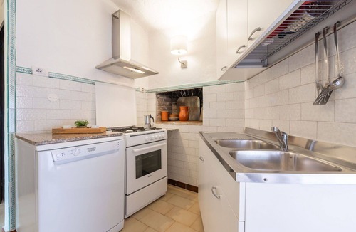 Nora Villa | Beautiful apartment in villa for 5 guests with WIFI, A/C, TV and patio