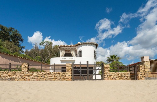 Nora Villa | Beautiful apartment in villa for 5 guests with WIFI, A/C, TV and patio