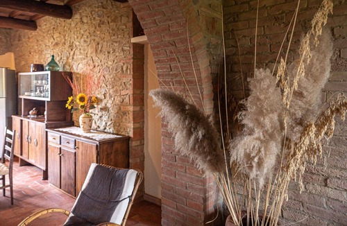 Sasso dʼOmbrone Villa | Beautiful apartment in villa with WIFI, pool, A/C, TV, patio, pets allowed and panoramic view