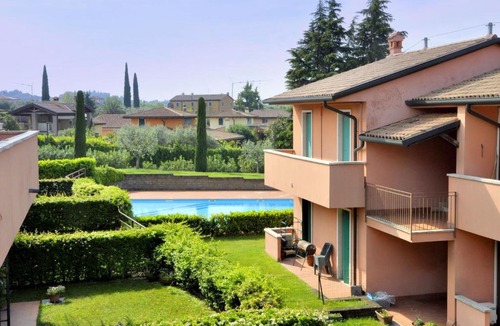 Montioni House | Beautiful Apartment with Garden and Fireplace