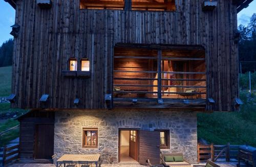 Colle Santa Lucia Ski Chalet | Beautiful barn with garden and stunning view