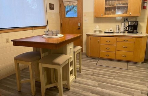 Manitowoc House | Beautiful downstairs unit.