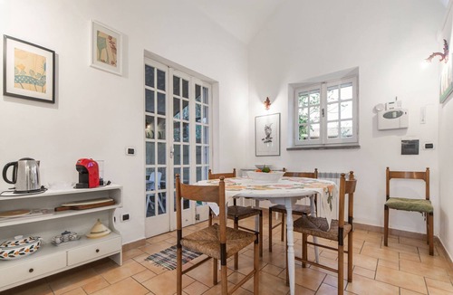 Ardea House | Beautiful holiday home in Ardea with garden