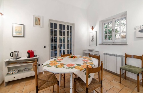 Ardea House | Beautiful holiday home in Ardea with garden
