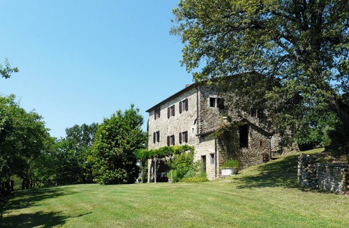 Pieve Santo Stefano Villa | Beautiful Private Villa With A Magnificent Pool in The Heart of Tuscany.