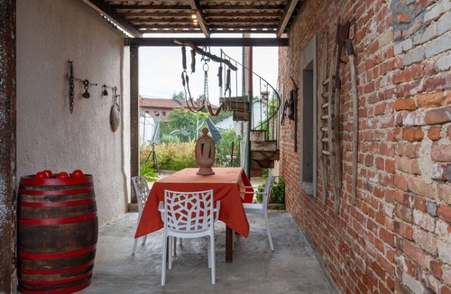 San Damiano dʼAsti House | Beautiful private villa for 2 guests with WIFI, A/C, TV, patio, pets allowed and panoramic view