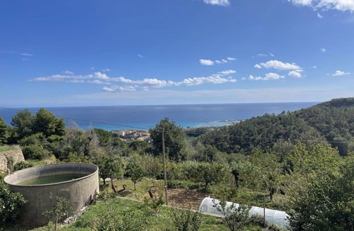 Ranzi House | Beautiful private villa for 4 guests with WIFI, TV, patio, pets allowed and panoramic view