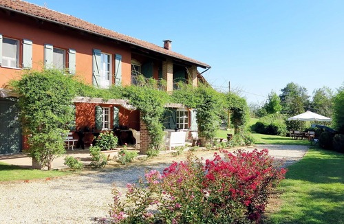 Capriglio House | Beautiful private villa for 10 people with WIFI, private pool, TV, terrace and pets allowed