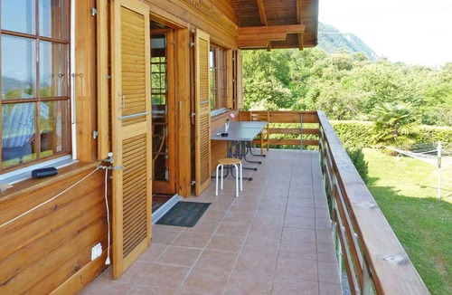 Porto Valtravaglia House | Beautiful private villa for 6 guests with WIFI, TV, terrace and pets allowed