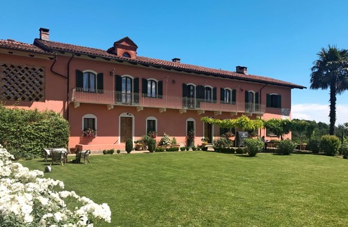 Soglio Villa | Beautiful private villa for 14 guests with private pool, WIFI, A/C, TV, patio and panoramic view