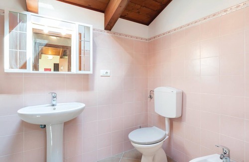 Acqui Terme Apartment | Beautiful semi-detached house in the vineyards of Monferrato, with a small lake for sport fishing.
