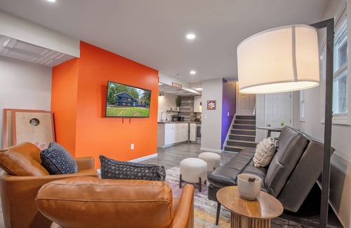 Seneca House | Beautiful Updated Clemson Lake House - 4 Miles from Downtown Clemson and the Stadium