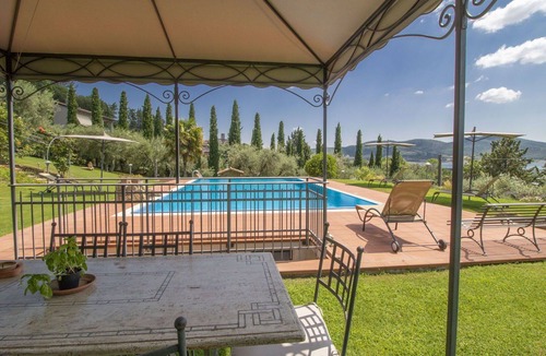 Magione Villa | Beautiful villa for 4 people with hot tub, A/C, WIFI, private pool, TV and patio