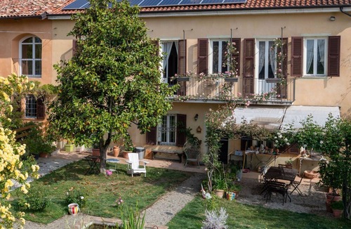 Alfiano Natta House | Beautiful villa for 6 people with WIFI, hot tub, patio, pets allowed and parking