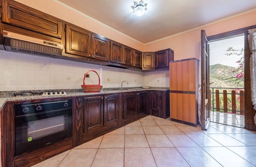 Chia House | Beautiful Villa "Chia" Close to Beach with Sea View & Garden