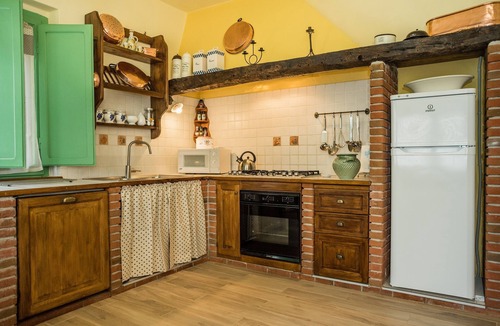 Camporgiano Villa | Beautiful villa, private pool WIFI gorgeous gardens & mountain views- peaceful!