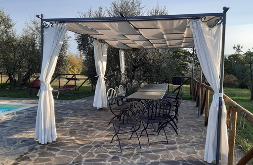 Marciano della Chiana Villa | Beautiful villa with A/C, pool and large garden,walk distance from the village