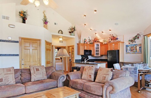 Estes Park Condo | Beaver Mountain 20A - 2 Br Condo with Private Hot Tub - Mountain Views