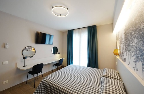 San Lazzaro Bed & Breakfast | Bed and Breakfast 'Camera Familiare' with Shared Terrace, Wi-Fi and Air Conditioning