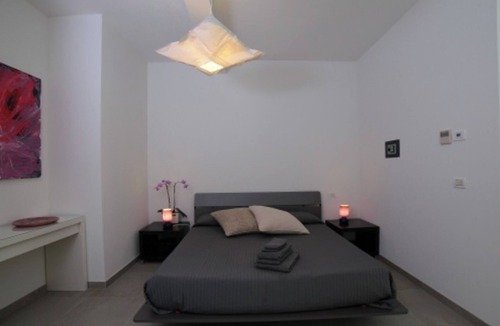 Palazzolo dello Stella Bed & Breakfast | Bed and Breakfast Loggia degli Artisti 'Deluxe Room Two' with Shared Pool and Air Conditioning