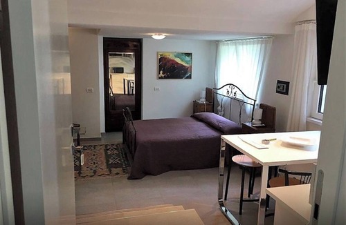 Palazzolo dello Stella Bed & Breakfast | Bed and Breakfast Loggia degli Artisti 'Spacious Room' with Pool, Wi-Fi and Air Conditioning