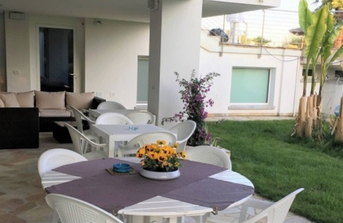 Palazzolo dello Stella Bed & Breakfast | Bed and Breakfast Loggia degli Artisti 'Superior Room' with Shared Pool and Air Conditioning