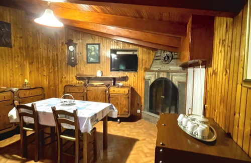 Vertova Apartment | Bellavista apartment in Vertova with breathtaking mountain views
