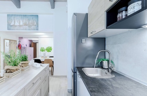 Cagliari Apartment | Benny's rose house. 2 minutes walk to pedestrian area. CIN IT092009C2000Q2584