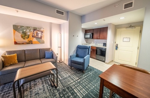 Kutzky Park Hotel | Best Value, Quality Stay! 2 King Bed Deluxe Units, Indoor Pool, Free Breakfast!