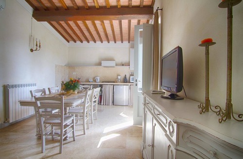Sovicille Apartment | Bianco 2 bedroom 2 bathroom apartment