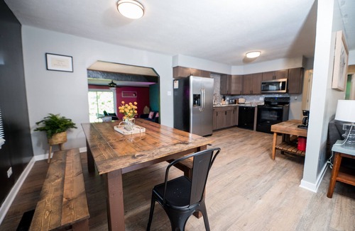 Normal House | BIG, Cozy, Fun house -blocks from ISU and Uptown