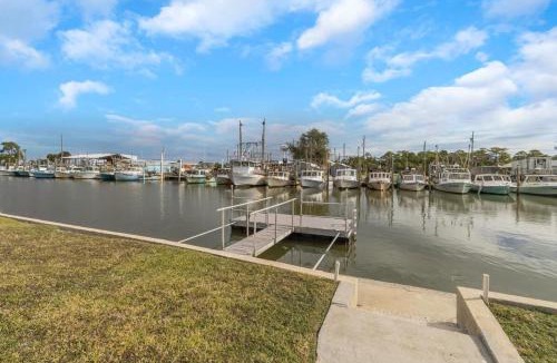 Spring Hill House | Bimini Breeze Retreat-Direct Gulf Access, Dock, Arcade Games, Fire Pit