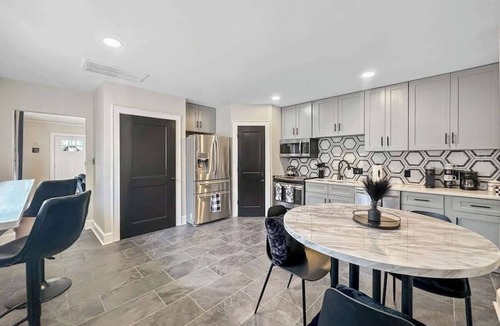 Enderly Park House | Black and white chic retreat