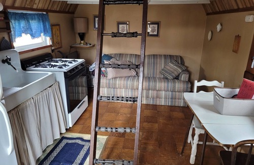 Viola Apartment | Blakley Hobbit Small Cabin
