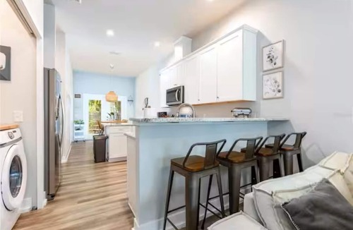 Pleasant Street House | Blue Bungalow · Walk Downtown · Near UF & Shands · Fenced Yard · PS5