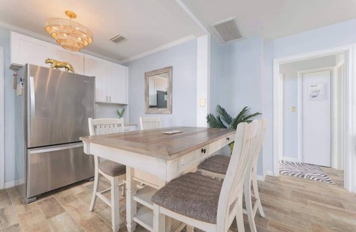 Avondale House | Blue Palm Front Home | Team Joseph Ellen