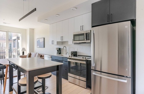 Capitol Hill Apartment | Blueground | Southwest Waterfront, rooftop, nr National Mall