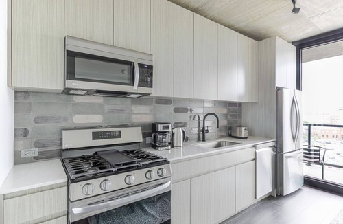 Near West Side Apartment | Blueground | West Loop, rooftop, nr Union Park