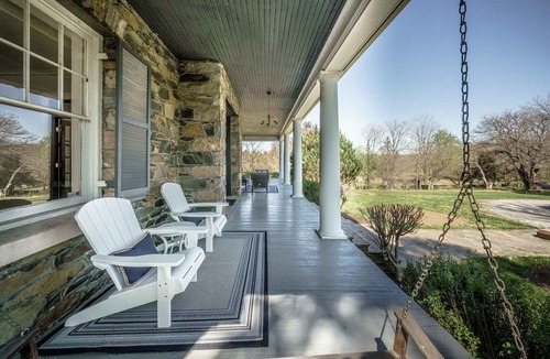 Round Hill House | Bluemont Belle is settled on a Historic Equestrian VA Estate