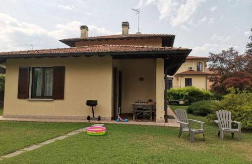 Travedona-Monate Villa | Bnbook Villa Biancospino