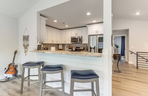 Gainesville House | Boat Dock + Yard: Lake Lanier Gem in Gainesville