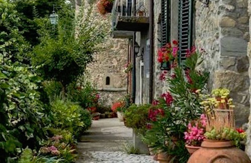 Castiglione di Garfagnana Apartment | Boheme. Romantic apartment in Villa Toscana