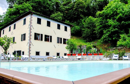 Castiglione di Garfagnana Apartment | Boheme. Romantic apartment in Villa Toscana