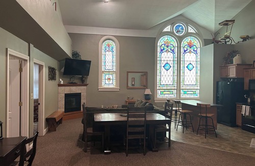 St. Clair House | Book A Suite At A Historic Church- to book both suites please see other listing