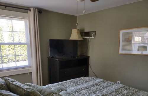 Doylestown House | Borough Bungalow Walking Distance to Fonthill Castle