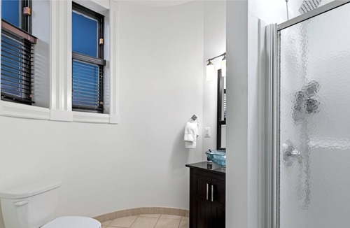 Downtown Baltimore Hotel | Brexton Hotel | Bright & Beautiful Studio
