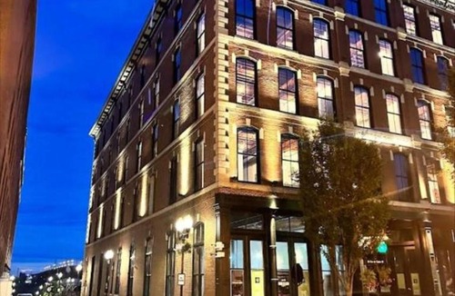 Downtown St. Louis Apartment | Brick & Bed Riverfront Lofts, G 306