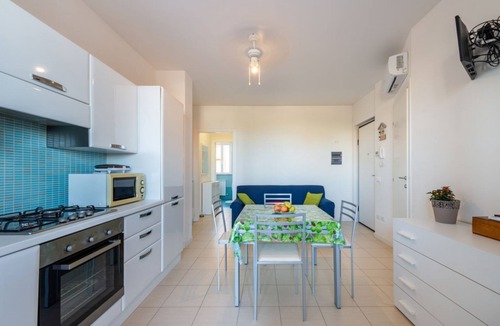 Marotta Apartment | Bright and comfortable apartment, able to accommodate up to 4 people, with a large double bedroom and bedroom with a bunk bed, equipped terrace, living room and kitchenette. Ideal for a relaxing beach holiday, a few meters from the Blue Beach and in a co