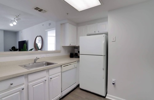 Ballston Apartment | Bright Apt Near Ballston Shops
